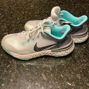 Women’s size 7 turf shoe. Worn only a couple of times.